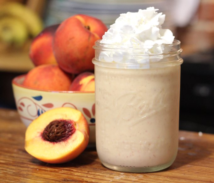 A taste of summer: fresh and frosty peach smoothies!