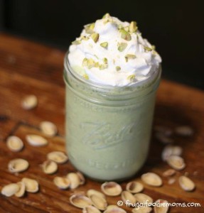 Fluffy, dreamy pistachio smoothies!