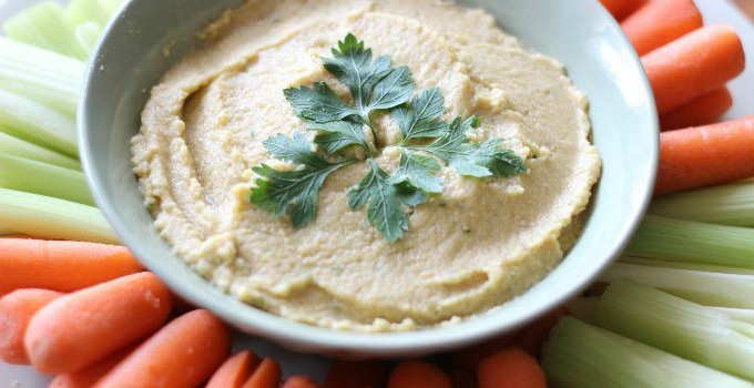 Simple Homemade Hummus